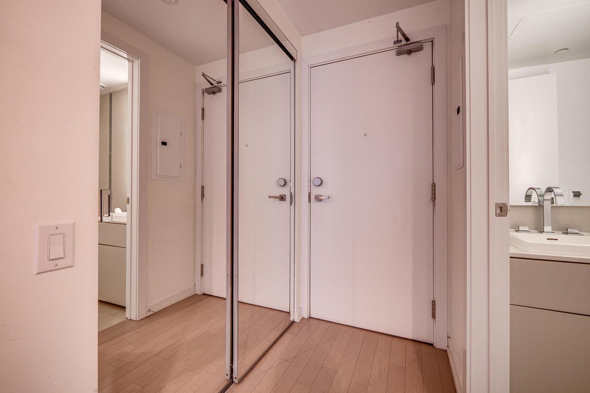 Modern Suite On Peter St - City View Toronto Exterior photo