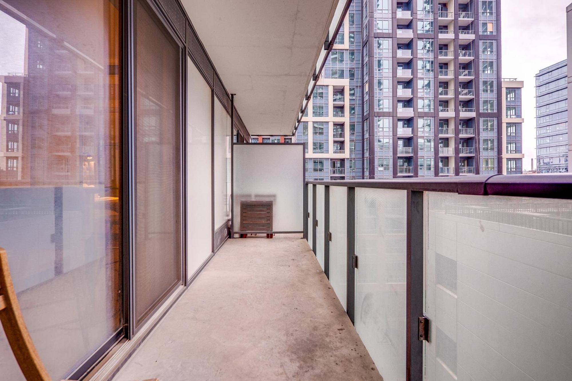 Modern Suite On Peter St - City View Toronto Exterior photo